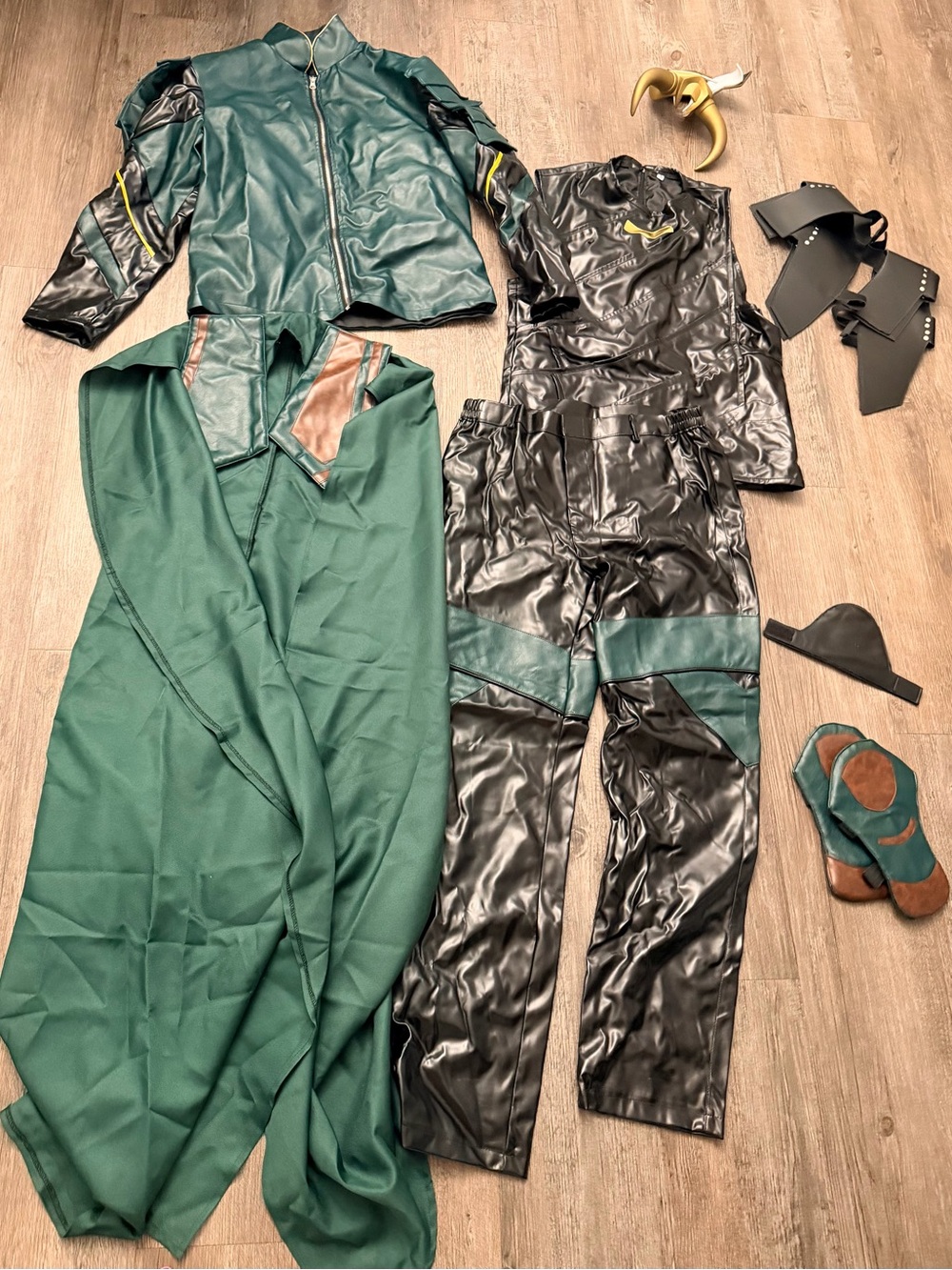 Adult Loki Costume / Cosplay – Size Medium – Multi-Piece Set